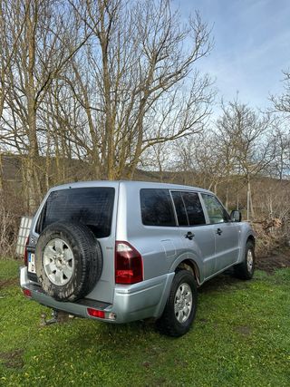 Mitsubishi Montero 2005