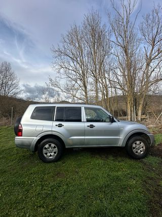 Mitsubishi Montero 2005