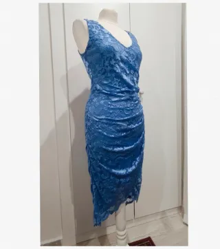 Vestido de fiesta azul encaje