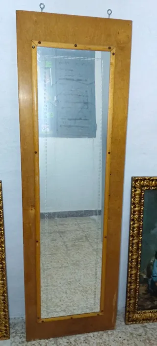 Espejo  con marco de madera de 195 cm alto/55 cm,
