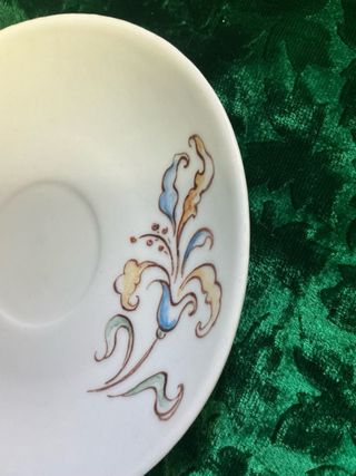 4 Platos pequeños de porcelana