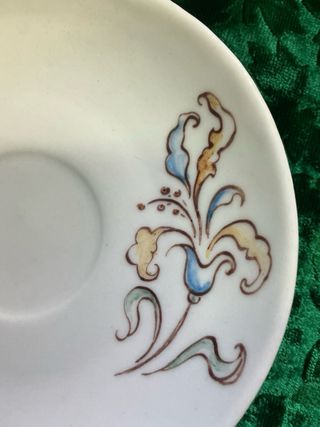 4 Platos pequeños de porcelana