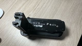 Impugnatura a batteria Meike per Canon EOS