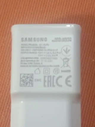 Cargador original Samsung, modelo EP-TA200