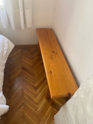 Dormitorio madera color miel