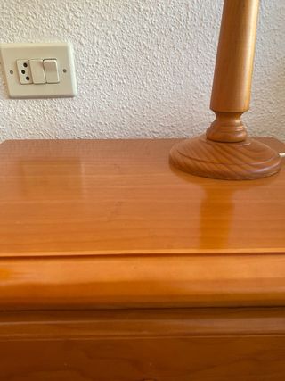 Dormitorio madera color miel