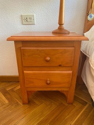 Dormitorio madera color miel