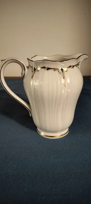 Servizio da caffè in porcellana bianco e oro