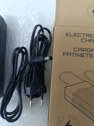 Cargador Patinete Eléctrico 3A 36V-42V