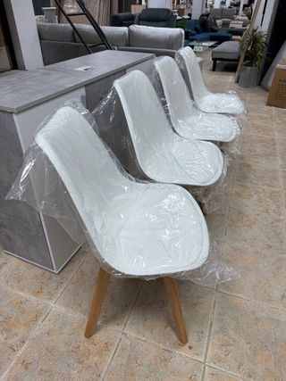 Pack 4 Sillas Blancas Acolchadas Limpieza Fácil