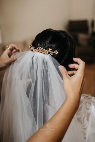 Tocado floral oro viejo boda