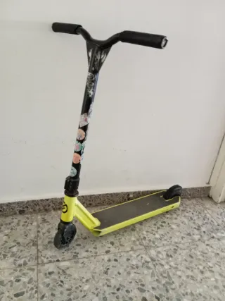 Patinete infantil amarillo