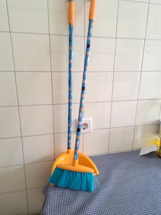 Escoba y recogedor de juguete