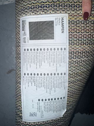 Alfombra negra mullida