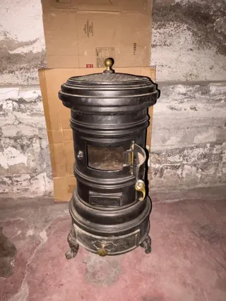 Estufa de leña antigua