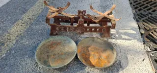 Báscula antigua de hierro