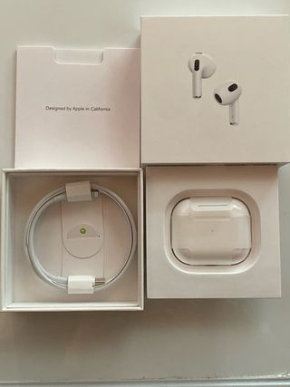 Airpods 3ª gen con custodia ricarica Magsafe