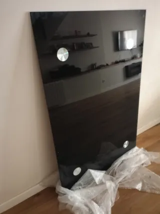 Tablero de cristal negro sin patas