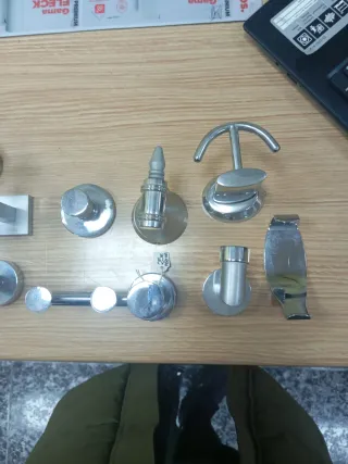 Juego de perchas latón y metal