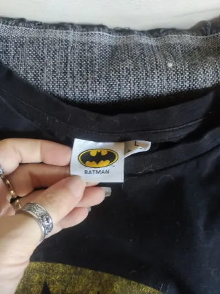 Camiseta Negra Batman Logo amarillo