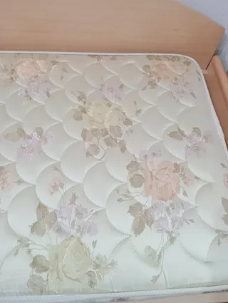 Colchón de tela con estampado floral