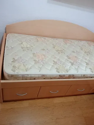 Colchón de tela con estampado floral