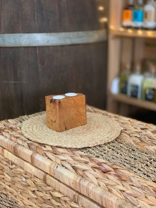 Portavelas artesanal de madera de carrasca