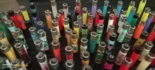 Set di accendini colorati