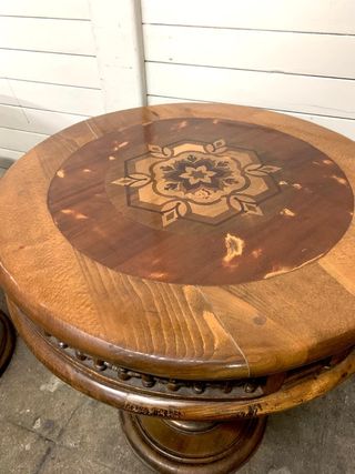 Pareja Mesas antiguas. Calidad. Madera