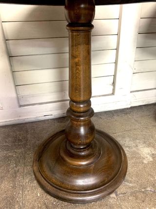 Pareja Mesas antiguas. Calidad. Madera