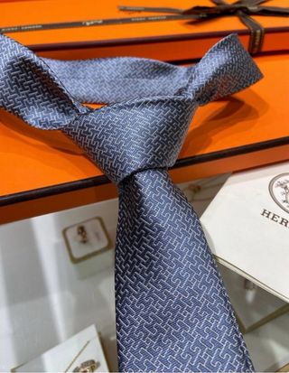 Corbata de seda Hermes nunca usada