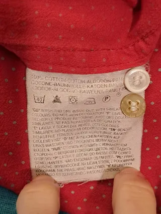 Camisa Levi's roja con puntos grises