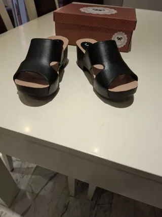 Sandalias negras