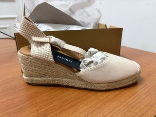 Cuña tacón beige