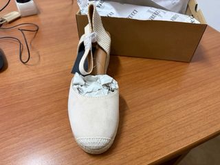 Cuña tacón beige