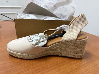 Cuña tacón beige