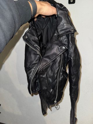 CHAQUETA CUERO BERSHKA talla XS