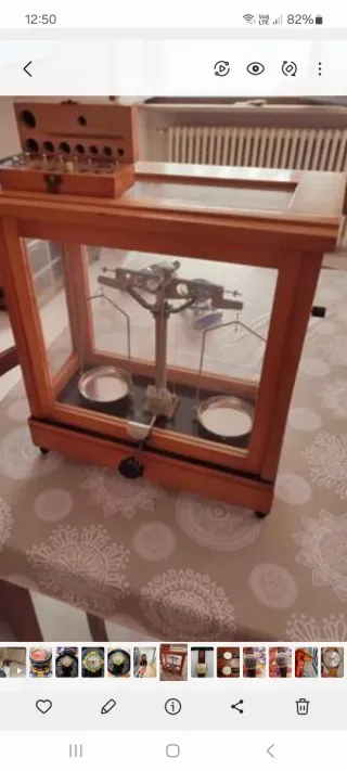 Bilancia antica con pesi originali