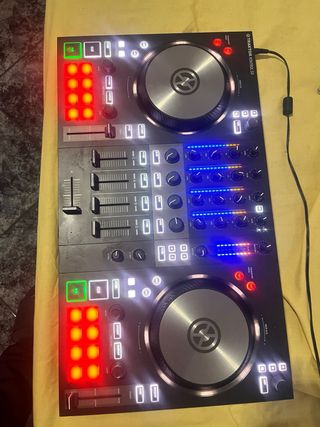 Controlador DJ Traktor S3