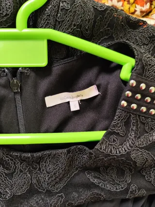 Vestido fiesta negro con tachuelas