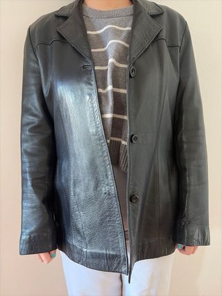 Chaqueta de piel negra Mango