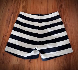 Pantalón corto rayas azul y blanco