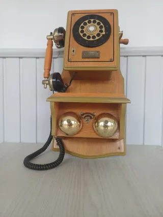 Teléfono edición coleccionista madera y latón