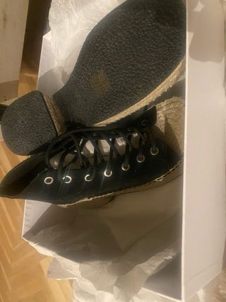 Sandalias de ante negro con cordones