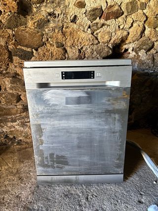Lavavajillas Samsung averiado.