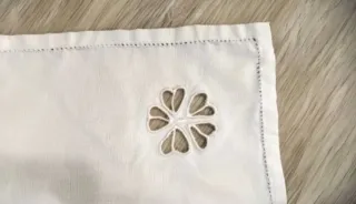 Tovaglia in lino con 5 tovaglioli ricamati