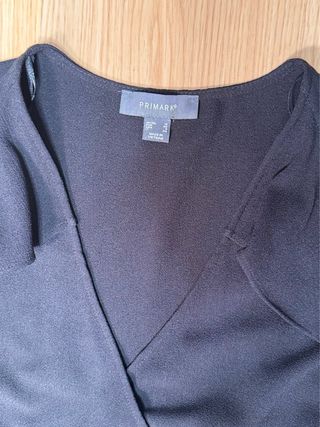 Vestido negro volantes. Talla M-40. Primark.