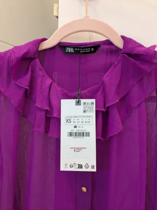 Blusa Zara Volante Morada Talla XS