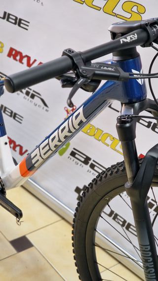 Bicicleta Berria BRAVO ELITE Deore Azul