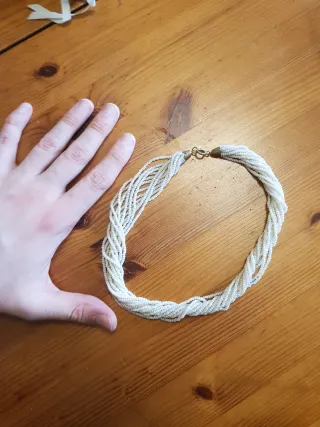 Gargantilla de cuentas abalorios beige clarito